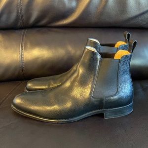 Gently worn! Mens Taft Hiro boot Chelsea boot. Size 11. Black Genuine Leather